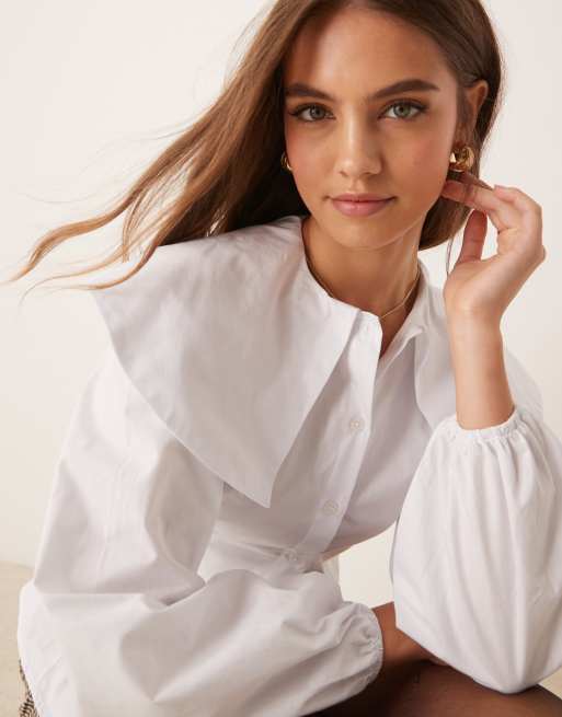 ASOS DESIGN - Camicia aderente bianca in popeline con colletto oversize