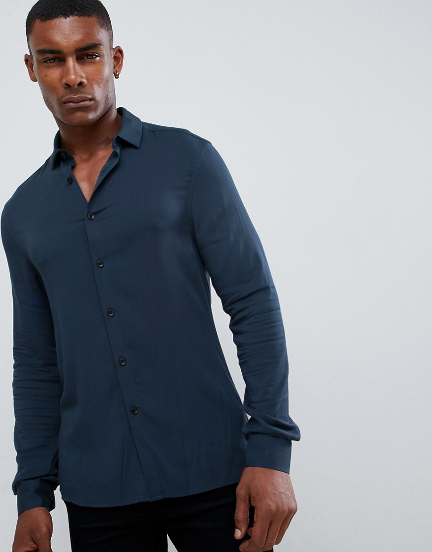 ASOS DESIGN - Camicia attillata in viscosa blu navy