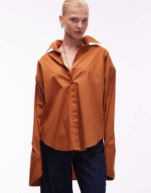 ASOS DESIGN - Camicia color mandorla con fondo asimmetrico e spalline imbottite