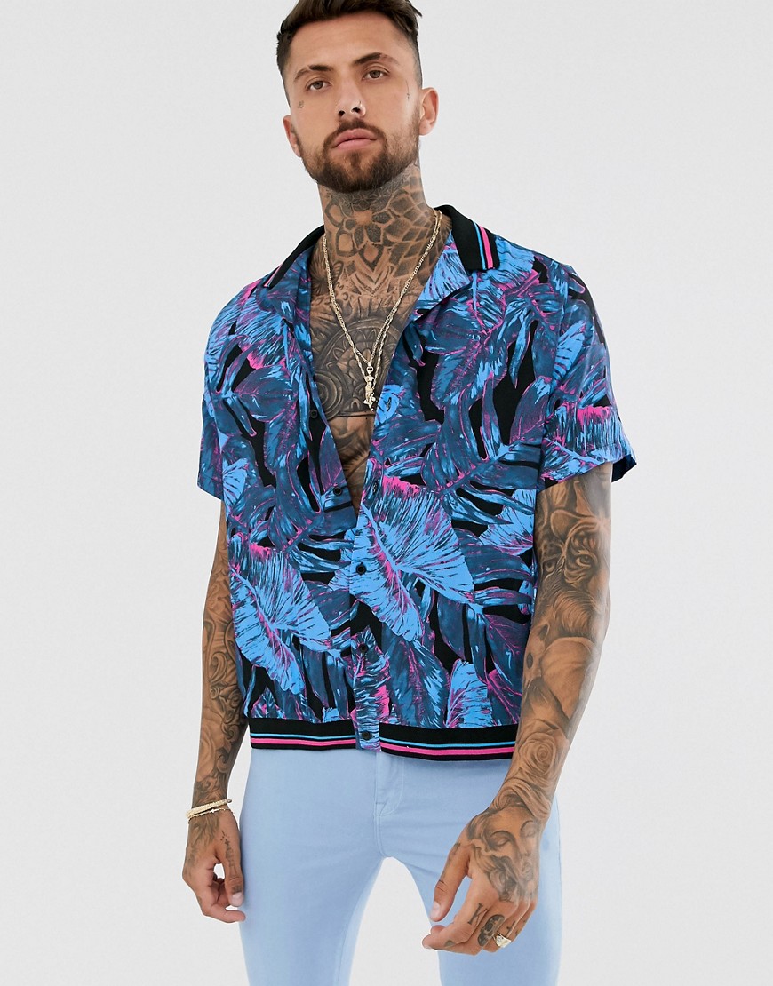ASOS DESIGN - Camicia comoda a fiori hawaiani con colletto a coste-Blu