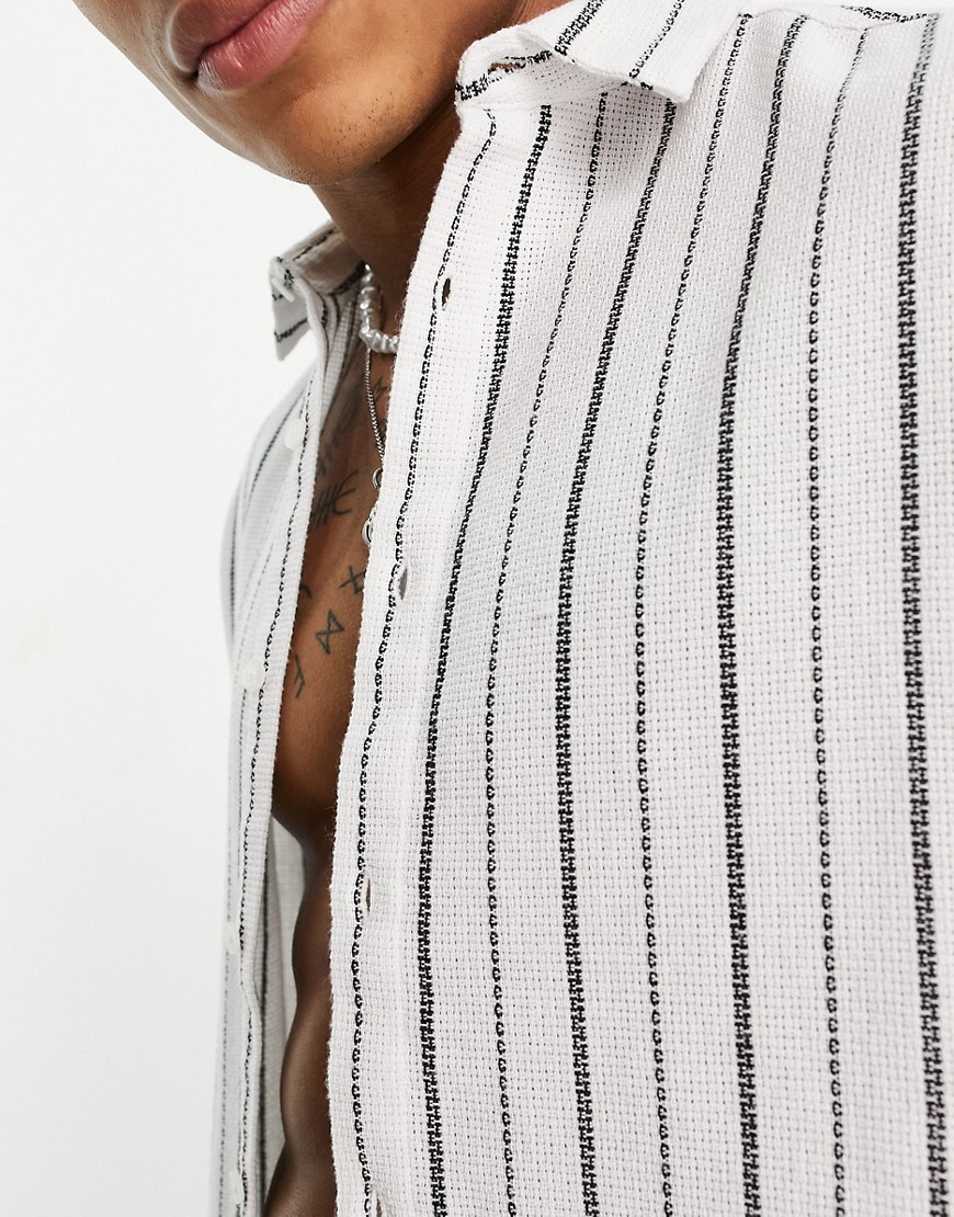 Camicia comoda bianca testurizzata a righe con colletto-Bianco - ASOS DESIGN Camicia donna  - immagine1