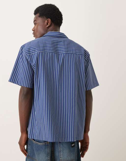 ASOS DESIGN - Camicia comoda blu a righe con ricamo sul petto e rever, 3 di 5