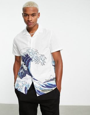 ASOS DESIGN - Camicia comoda con rever e stampa artistica di Katsushika Hokusai