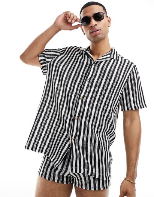 FhyzicsShops DESIGN - Camicia comoda con righe all'uncinetto bianche e nere con rever in coordinato