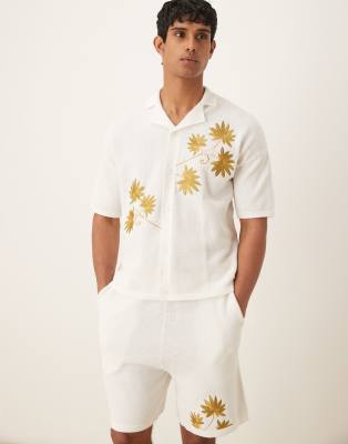 ASOS DESIGN - Camicia comoda in maglia bianco sporco con ricami e bottoni in coordinato - view 1