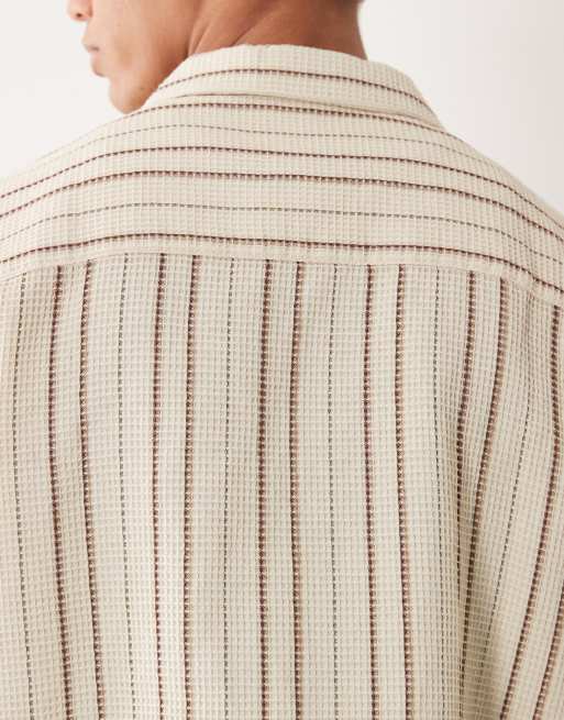 ASOS DESIGN - Camicia comoda in piqué testurizzata a righe beige con rever, 4 di 6