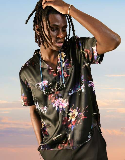 ASOS DESIGN - Camicia comoda in raso con rever e stampa floreale su base nera