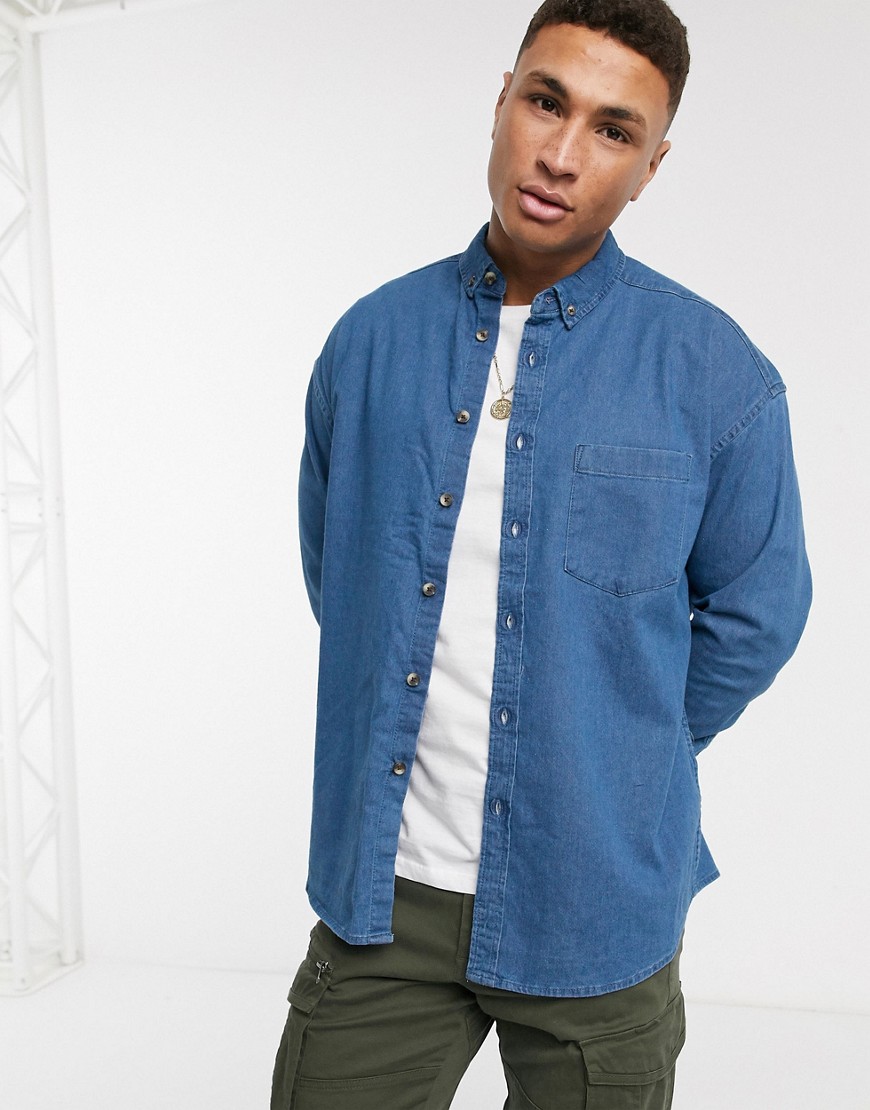 ASOS DESIGN - Camicia di jeans vestibilità classica lavaggio medio con bottoni in finto corno-Blu