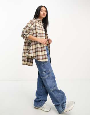 ASOS DESIGN - Camicia giacca oversize con tasche a quadri color cuoio e blu