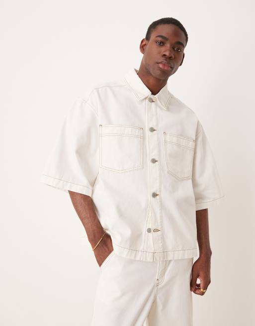 ASOS DESIGN - Camicia in denim a maniche corte oversize écru con tasche applicate in coordinato