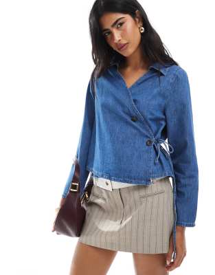 ASOS DESIGN - Camicia in denim blu medio stretta in vita con allacciatura avvolgente in coordinato - view 1