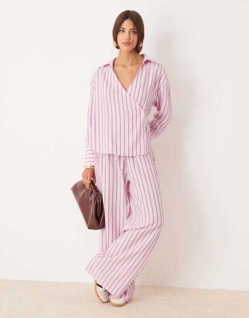 ASOS DESIGN - Camicia in modal rosa a righe con laccio avvolgente in coordinato, 2 di 4
