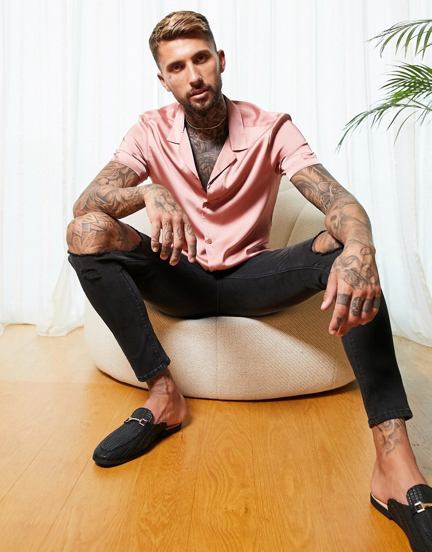 ASOS DESIGN - Camicia in raso a maniche corte con rever vestibilità classica rosa