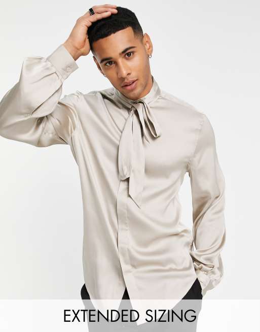 ASOS DESIGN - Camicia in raso allacciata al collo con maniche a campana color champagne 