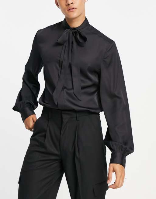 ASOS DESIGN - Camicia in raso allacciata al collo con maniche a campana nera