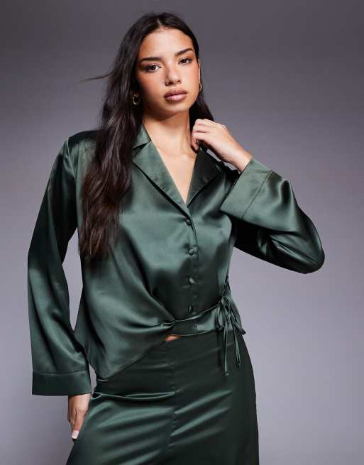 ASOS DESIGN - Camicia in raso kaki a portafoglio con dettaglio drappeggiato in coordinato