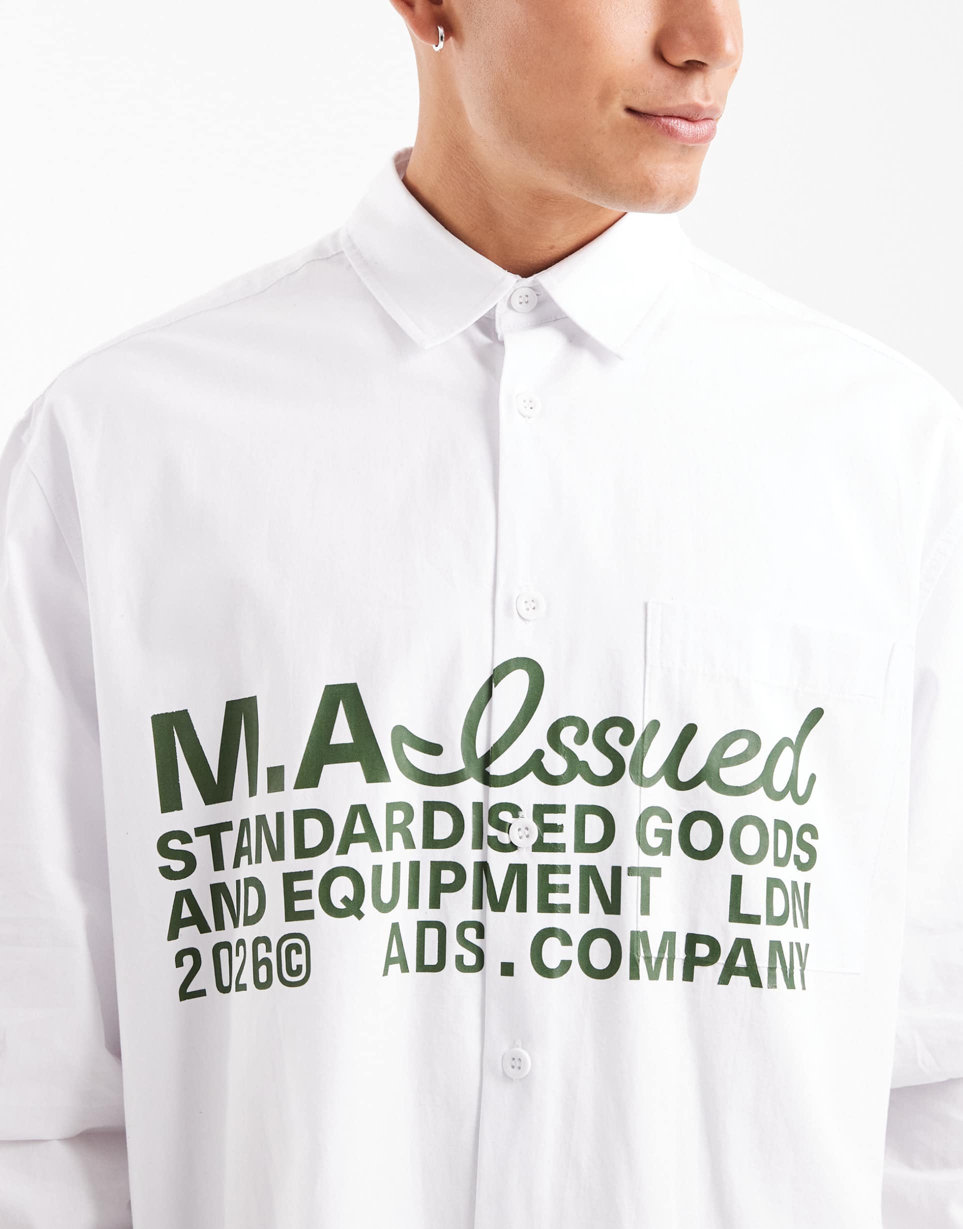 ASOS DESIGN - Camicia oversize a maniche lunghe bianca con stampa casual