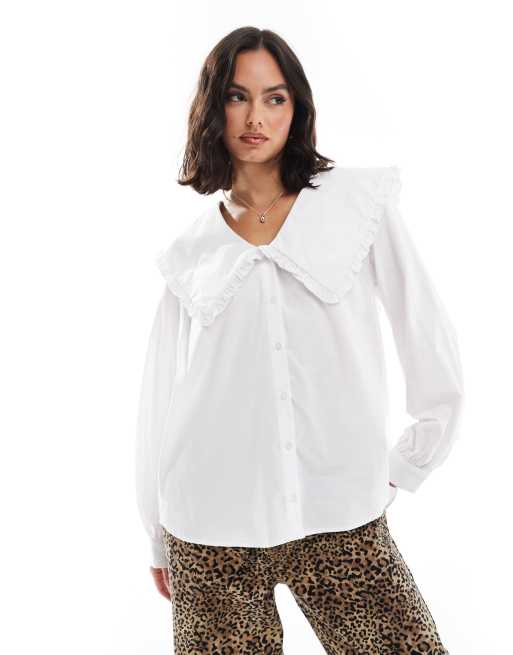 ASOS DESIGN - Camicia oversize bianca con scollo profondo e colletto con volant sul bordo