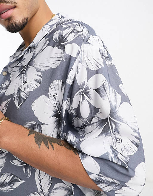 Asos Uomo Abbigliamento Camicie Camicie a maniche corte Camicia oversize con spalle scese con stampa stile hawaiano grigia vintage e rever 