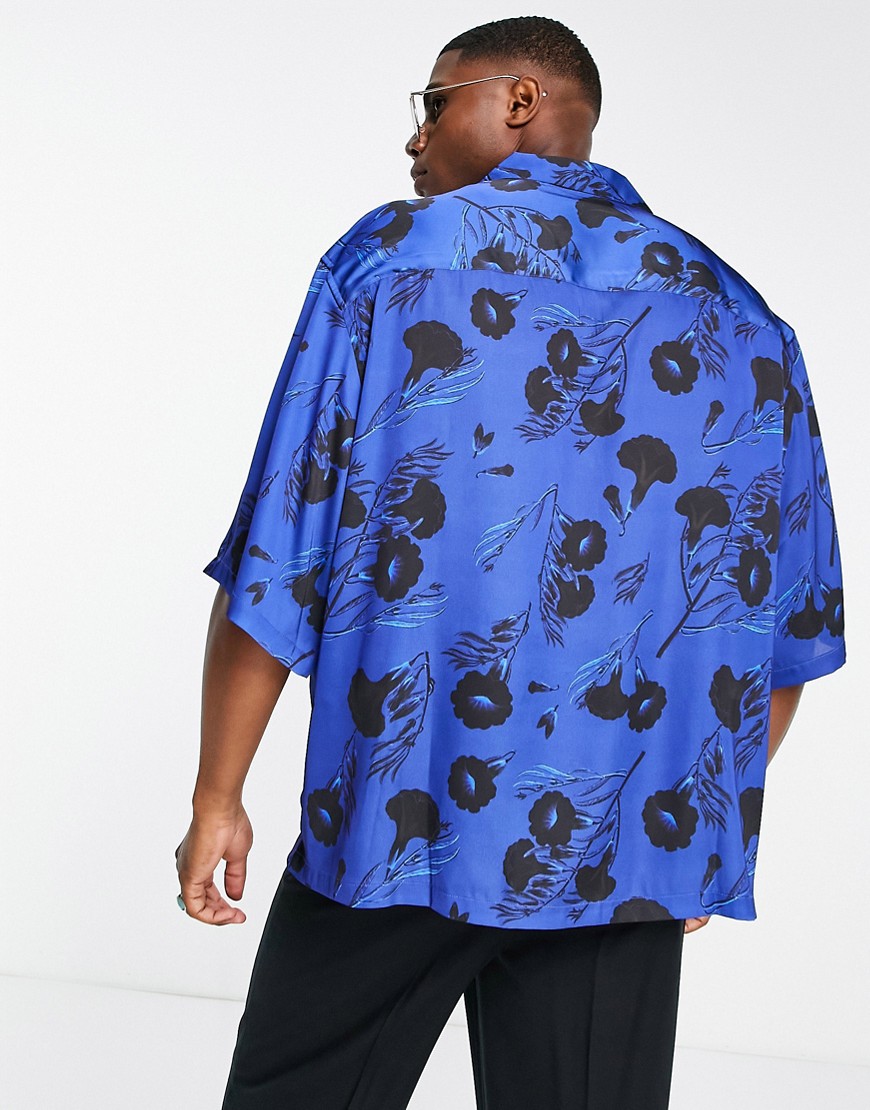 Camicia oversize con spalle scivolate in raso blu con colletto a rever e stampa floreale - ASOS DESIGN Camicia donna  - immagine1
