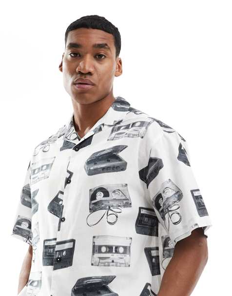 ASOS DESIGN - Camicia oversize con stampa di audiocassette e rever - view 1