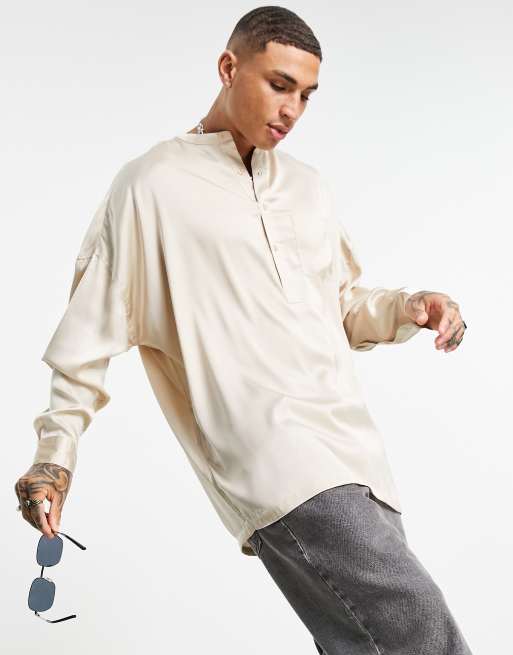ASOS DESIGN - Camicia oversize in raso con collo serafino color champagne