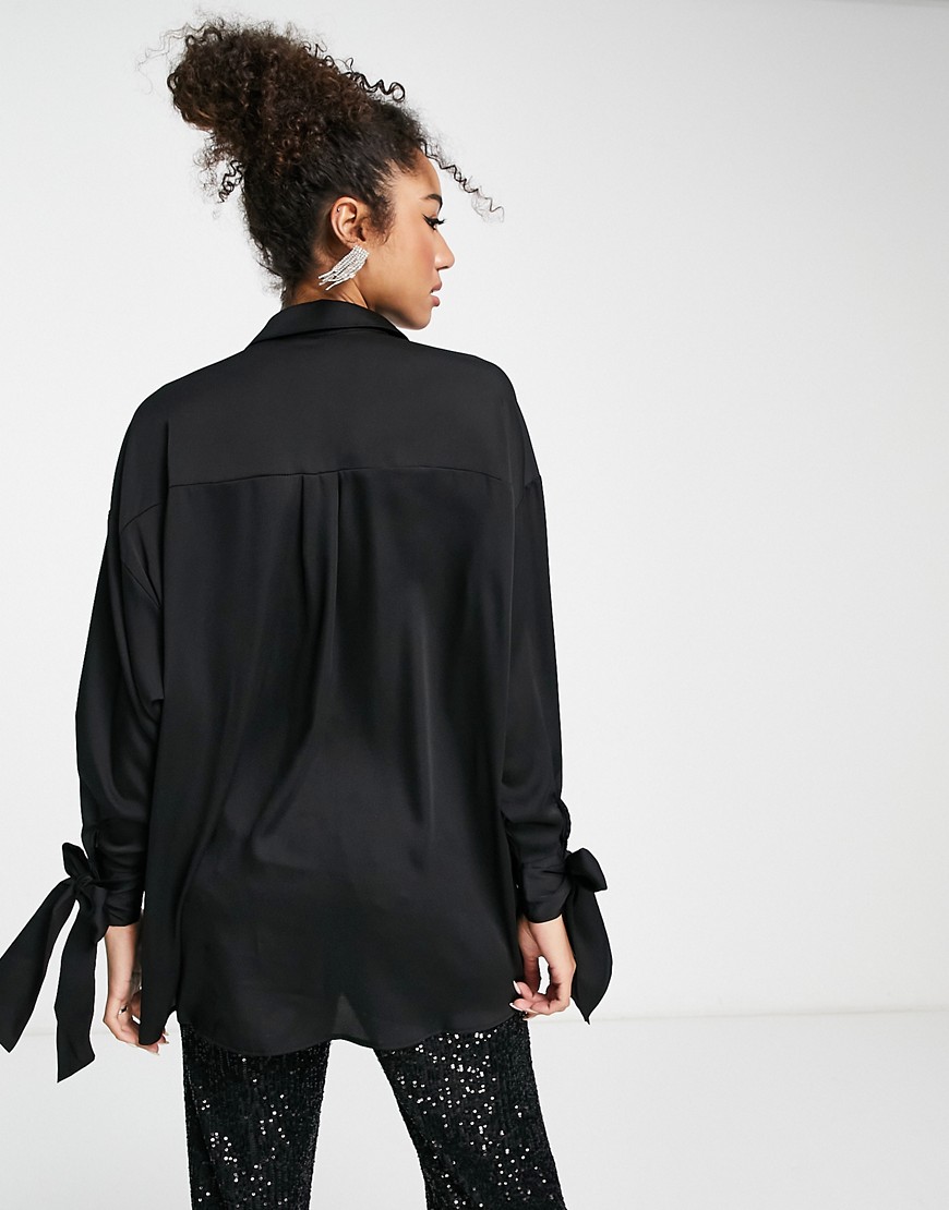Camicia oversize in raso nero con polsini annodati - ASOS DESIGN Camicia donna  - immagine2