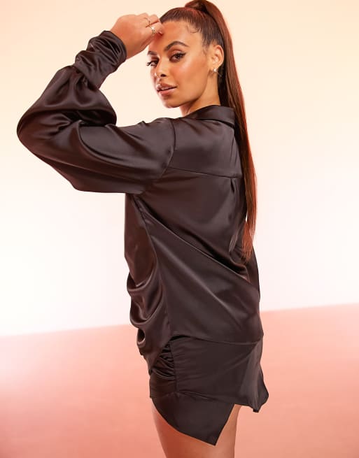 ASOS DESIGN - Camicia oversize in raso nero con polsini arricciati e plissettature, 3 di 4