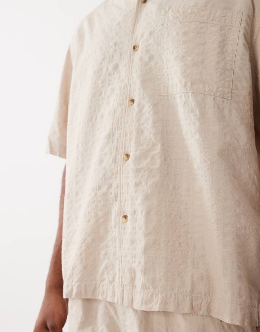 ASOS DESIGN - Camicia oversize in seersucker beige con rever in coordinato, 4 di 5