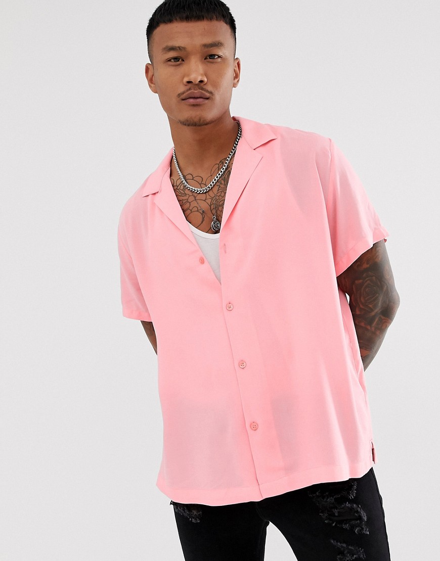 ASOS DESIGN - Camicia oversize in viscosa con rever rosa acceso