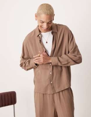 ASOS DESIGN - Camicia premium oversize taglio corto marrone a righe in coordinato