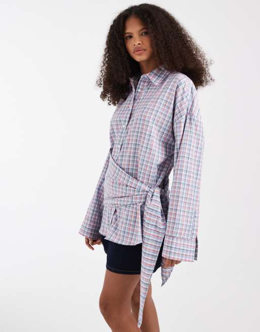 ASOS DESIGN - Camicia rossa a righe allacciata in vita con dettaglio stile foulard