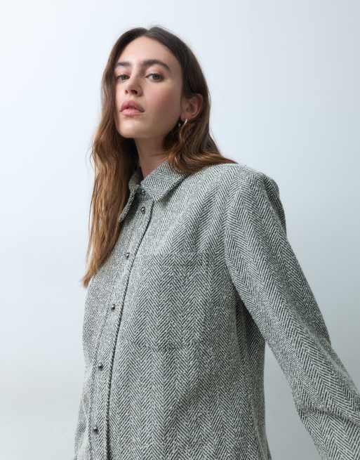 ASOS DESIGN camicia sartoriale effetto lana a maniche lunghe relaxed in spina di pesce monocromatica, 4 di 4