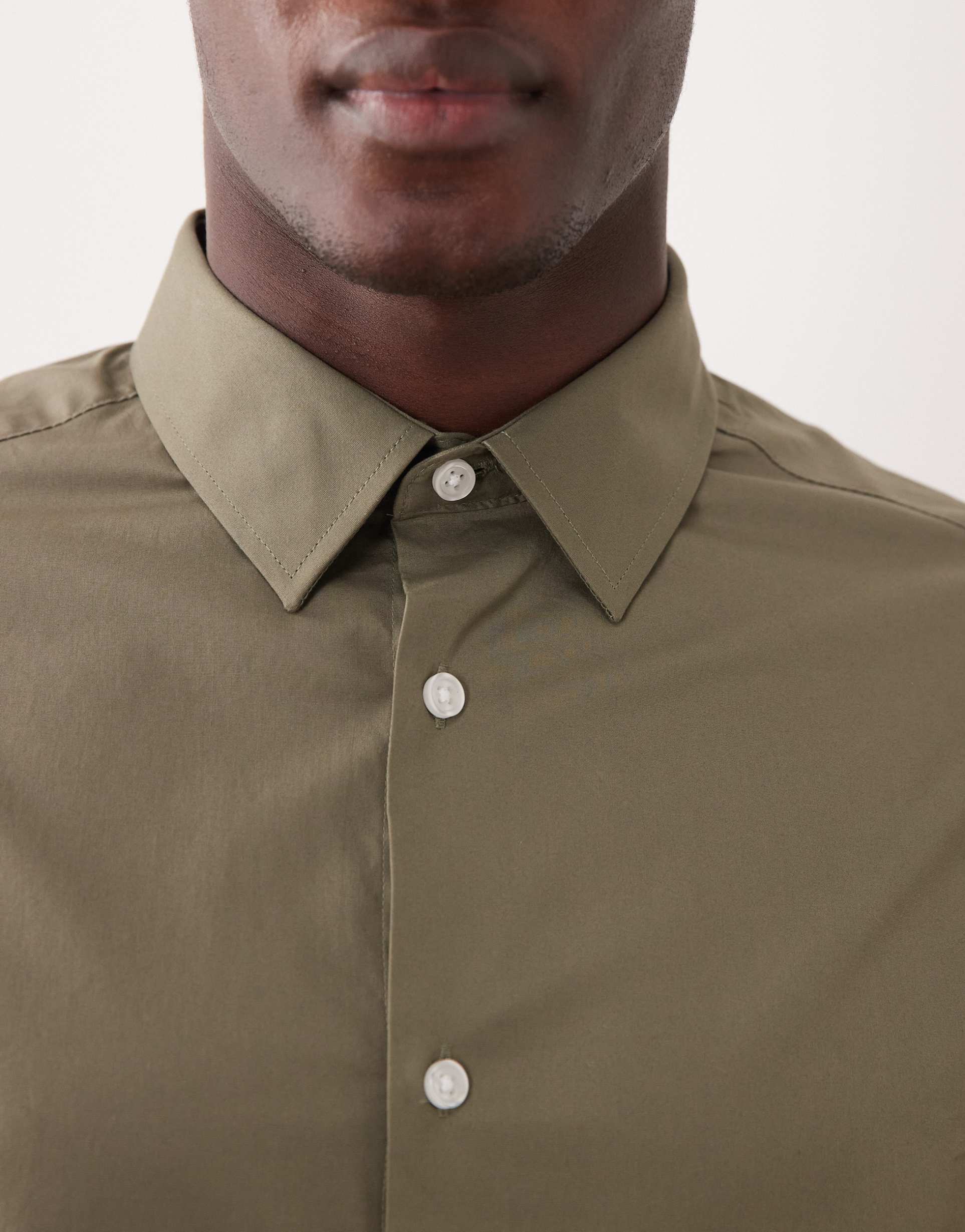 ASOS DESIGN: Camicia Skinny Fit Elasticizzata in Kaki