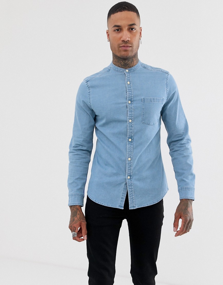ASOS DESIGN - Camicia slim di jeans elasticizzata lavaggio chiaro con collo serafino-Blu