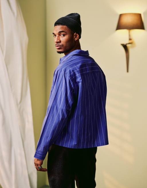 ASOS DESIGN - Camicia squadrata oversize blu a righe con stemma e ricamo sul petto, 4 di 4