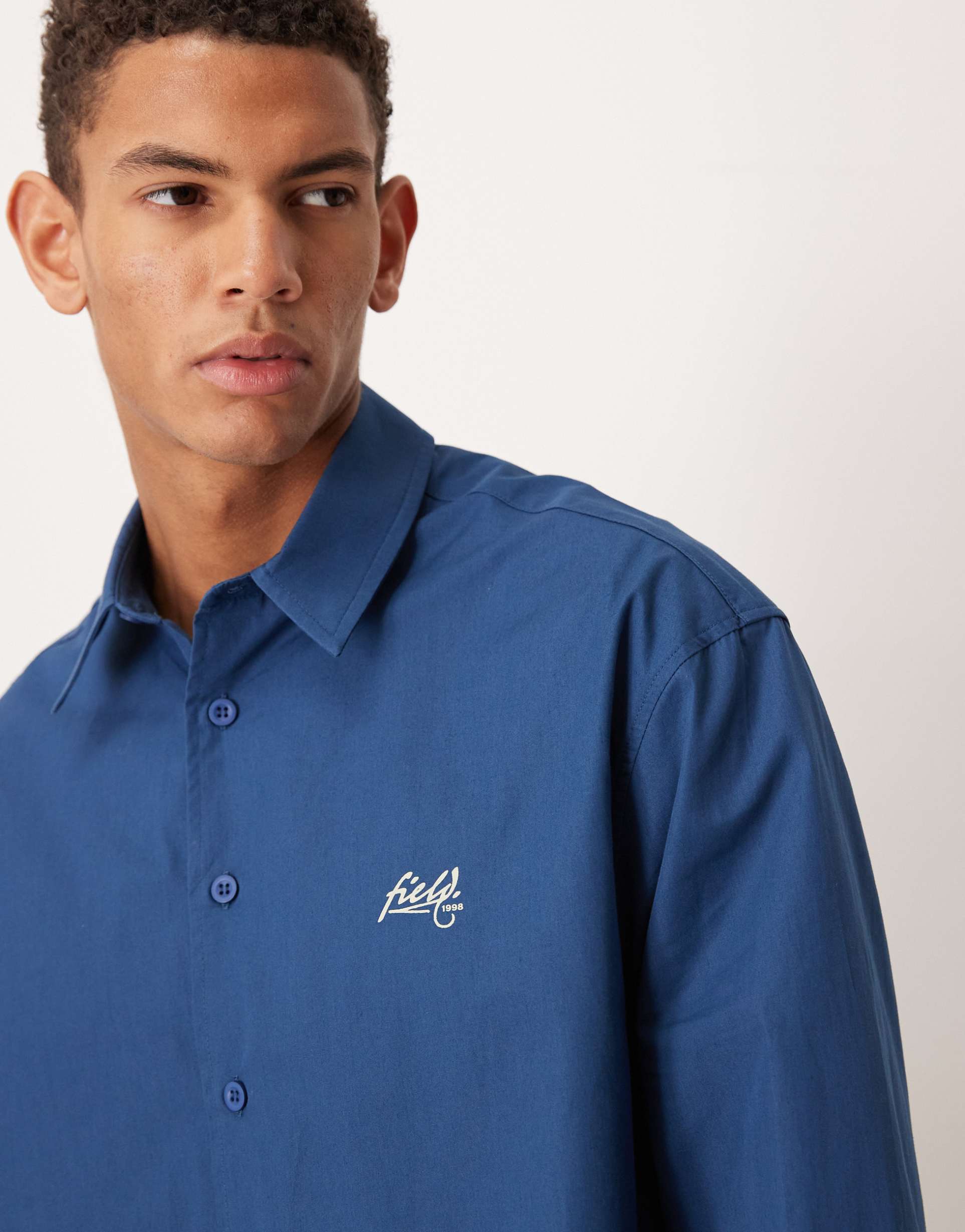 ASOS DESIGN - Camicia squadrata oversize blu con scritta stampata