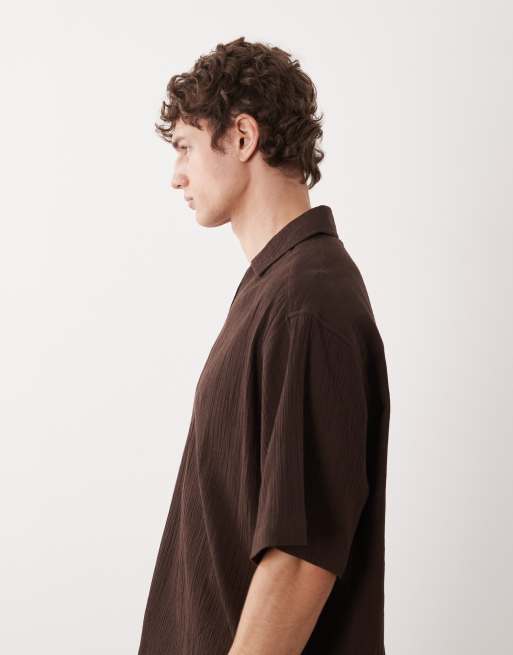 ASOS DESIGN - Camicia squadrata oversize in tessuto stropicciato marrone con rever in coordinato, 4 di 5