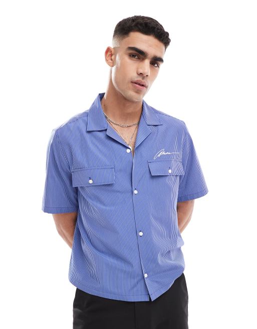 ASOS DESIGN - Camicia squadrata vestibilità comoda con ricamo sul petto e rever blu a righe