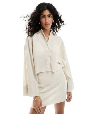 ASOS DESIGN - Camicia taglio corto color avena stropicciata