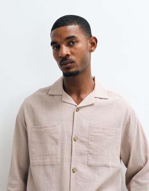 ASOS DESIGN - Camicia testurizzata vestibilità comoda con rever in tessuto stropicciato beige, 5 di 5