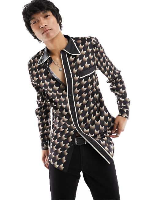 ASOS DESIGN - Camicia vestibilità classica in raso con colletto anni '70 e stampa geometrica marrone