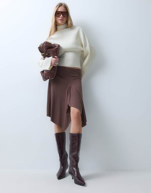 ASOS DESIGN Camille kitten-hæl pull-on knæstøvler i burgundy croc, 3 af 5