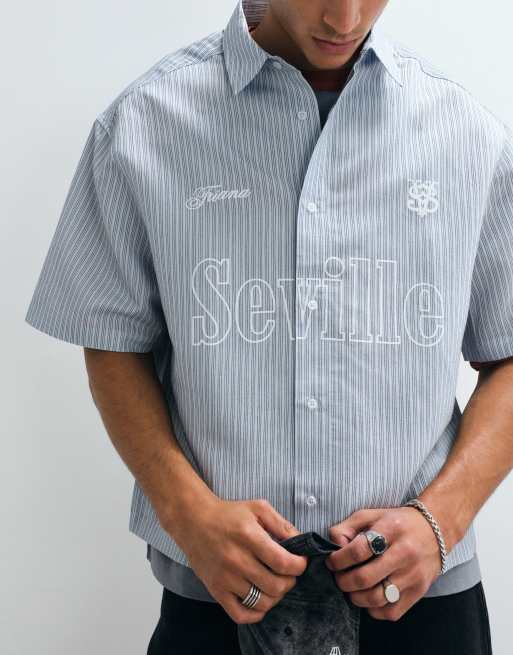 ASOS DESIGN - Camisa azul a rayas de corte cuadrado extragrande con estampado en la parte delantera, 2 de 5