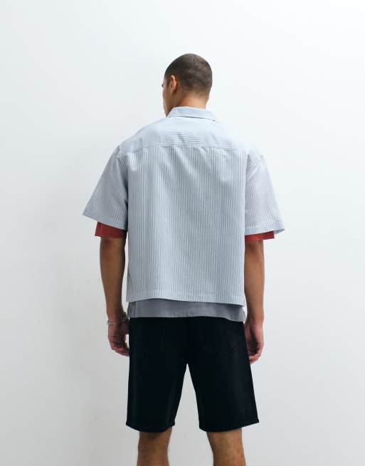ASOS DESIGN - Camisa azul a rayas de corte cuadrado extragrande con estampado en la parte delantera, 4 de 5