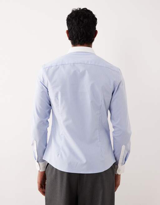 ASOS DESIGN - Camisa azul a rayas de corte slim con solapas en contraste de popelina fácil de planchar, 3 de 5