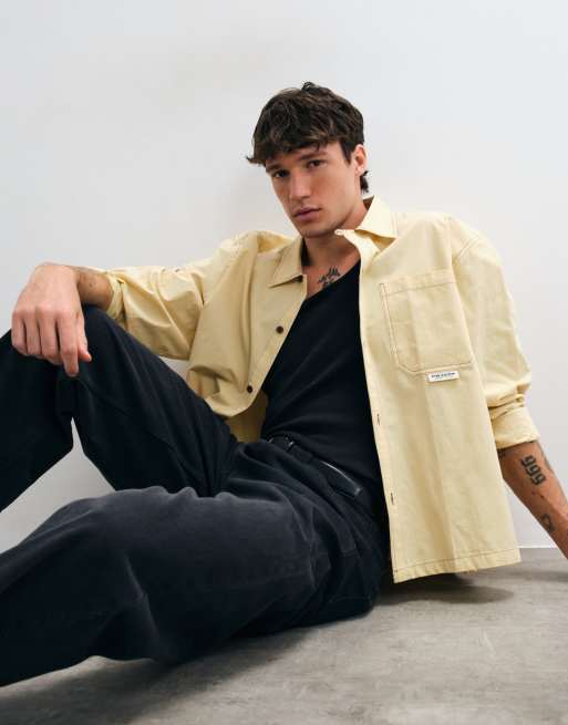 ASOS DESIGN - camisa boxy extragrande con insignia en el pecho en amarillo, 4 de 5