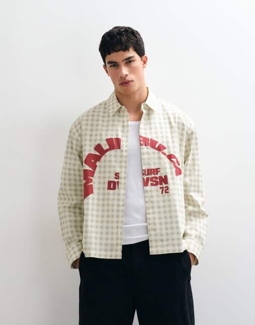 ASOS DESIGN camisa boxy oversize a cuadros con estampado posicionado en caqui, 2 de 5