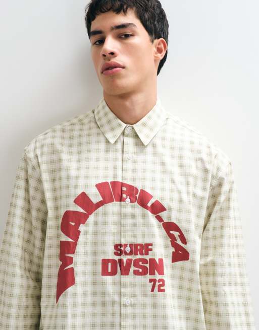 ASOS DESIGN camisa boxy oversize a cuadros con estampado posicionado en caqui, 3 de 5