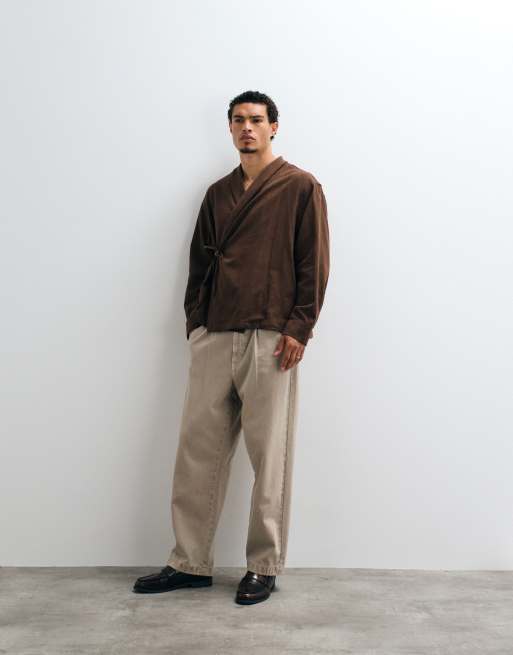 ASOS DESIGN - camisa envolvente extragrande con lazo y efecto lino en marrón, 3 de 5
